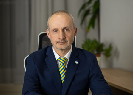 Luboš Komárek – oficiální portrét NRR
